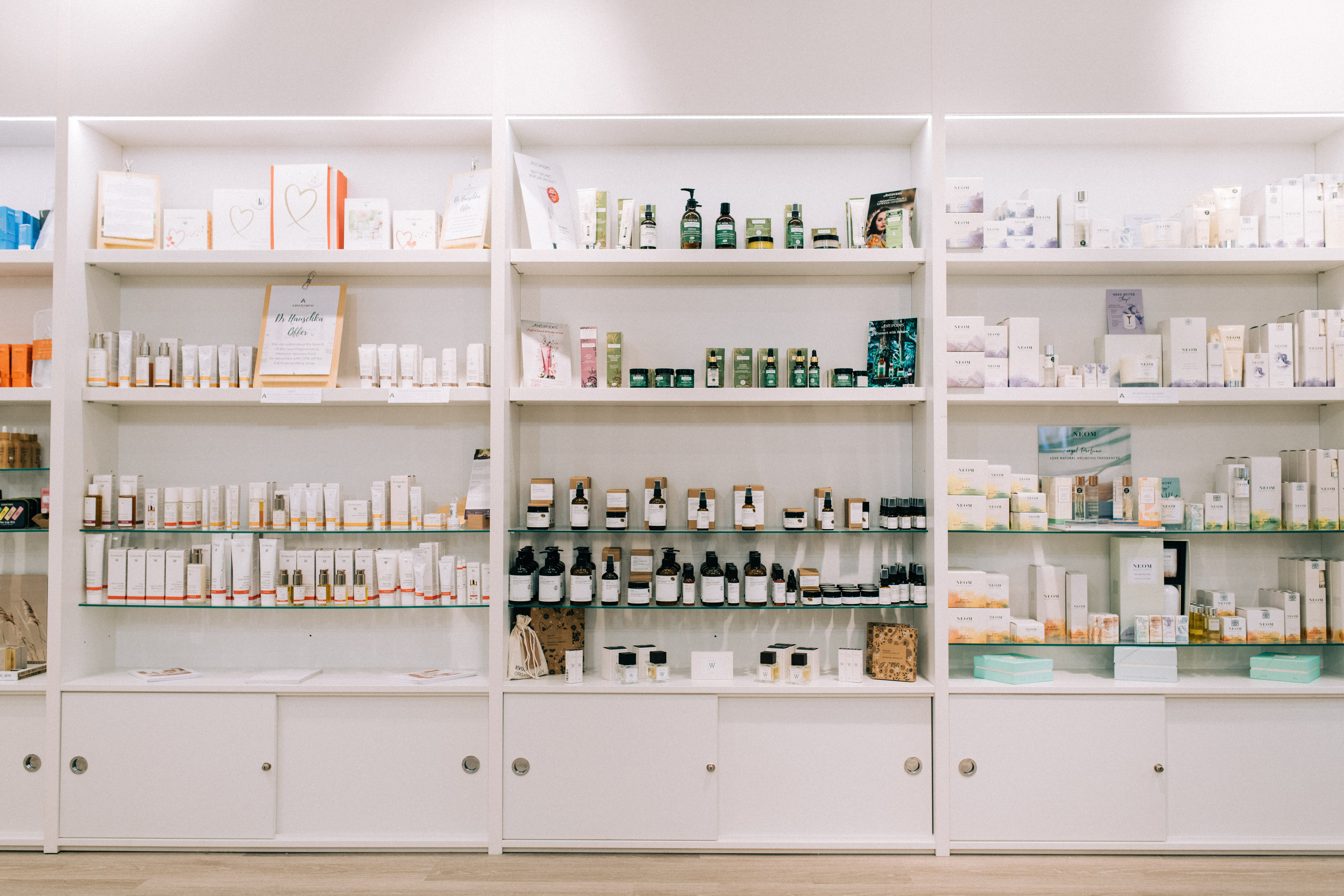 Shelving for beauty retail spaces